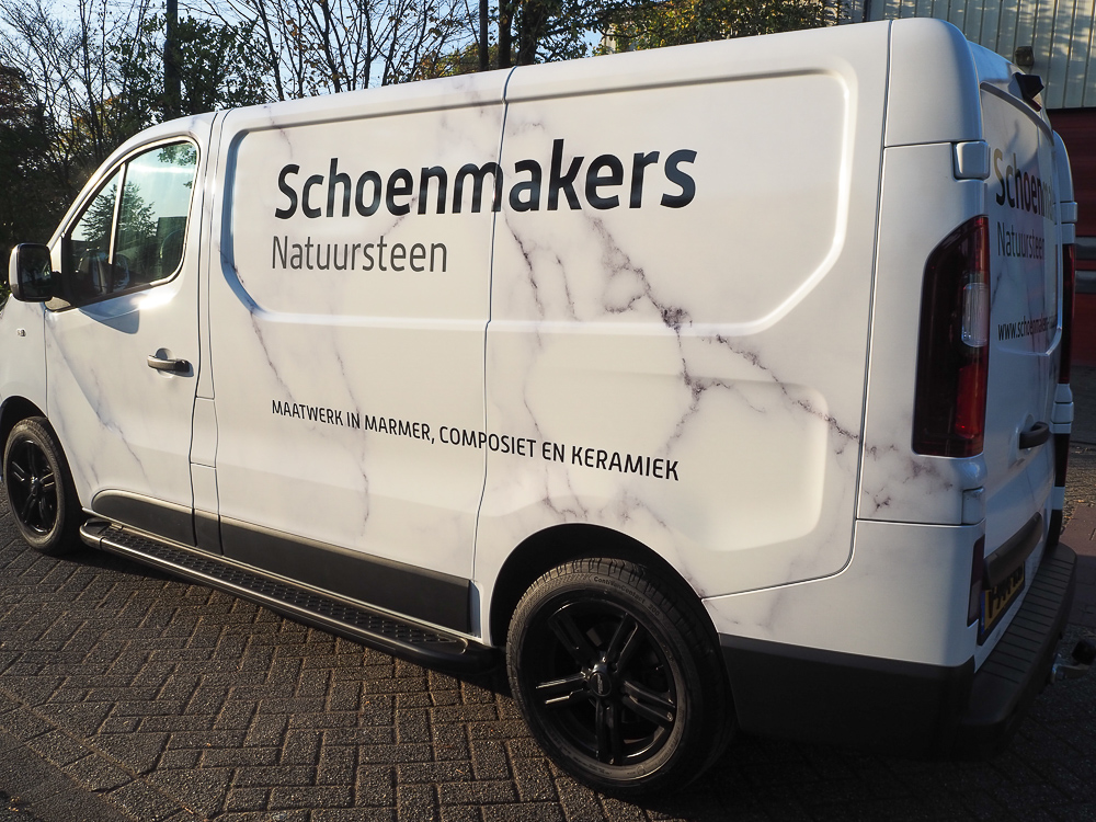 Autoreclame marmer car-wrap met belettering