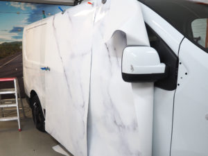 marmer carwrap door Autobelettering-Eindhoven