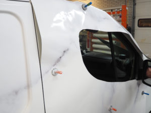 marmer carwrap door Autobelettering-Eindhoven