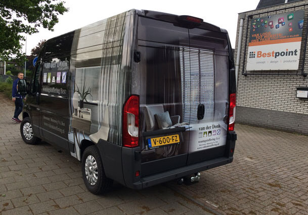 Busbelettering van der Donk woningstoffering