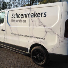 Autoreclame marmer car-wrap met belettering